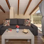 Donatos Apartment *