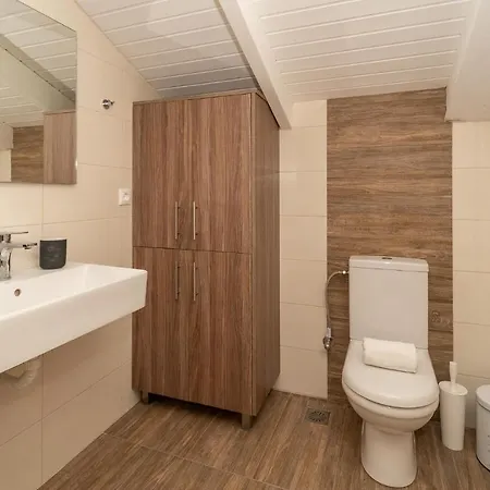 Donatos アパート